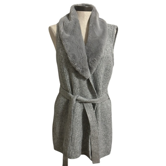 Francesca's  Gray Knit Julia Sleeveless Faux Fur Collar Cardigan Vest Medium - Picture 4 of 11